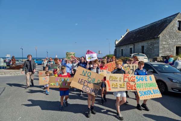 Ardmore demonstration doubles its numbers at protest over lack of school transport